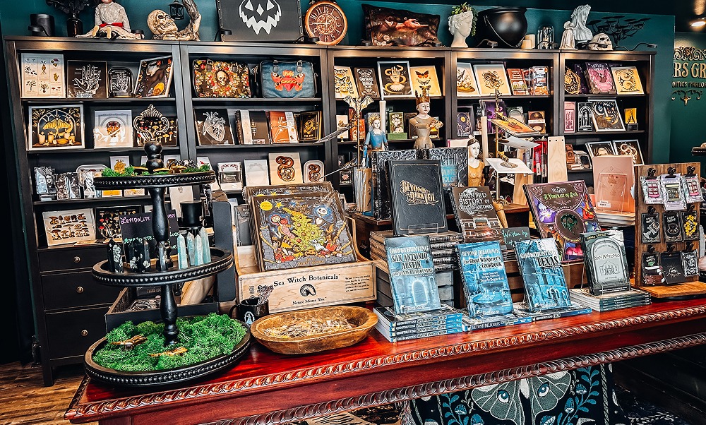 the Sisters Grimm Oddities Parlor